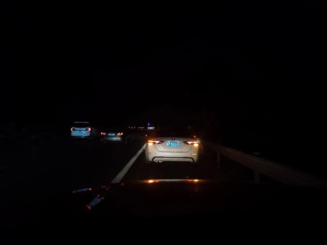 返程高峰杀到！无数部粤S又要塞死在高速上!