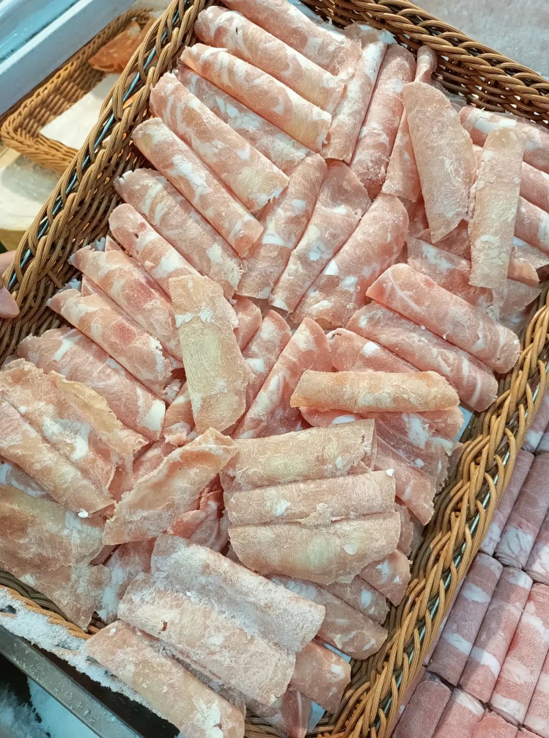 9元抢『星级火锅烤肉自助』！三眼蟹、生蚝、海参、寿司…200+菜品无限畅吃！"