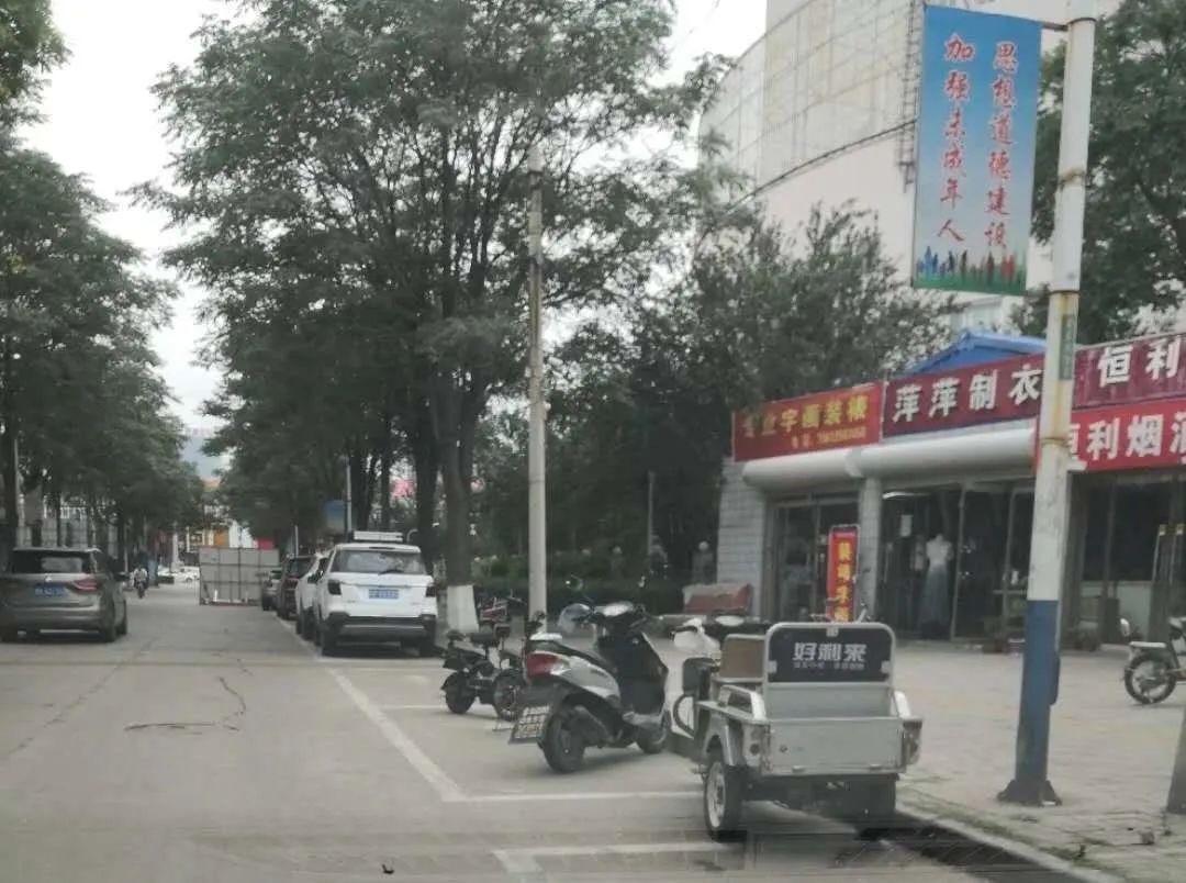 离谱! 女司机花十几万买的车位被占, 还反遭爆骂: 就你们广东人最拽!