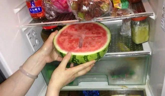 女子吃冰西瓜后险丧命！疾控部门紧急提醒！