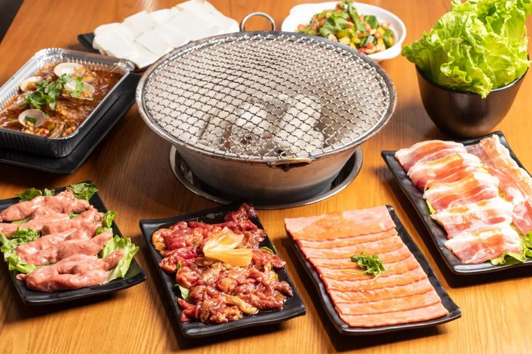 五折吃烤肉，9.9元抢燚东北泥炉烤肉100元代金券，最后一天抢~