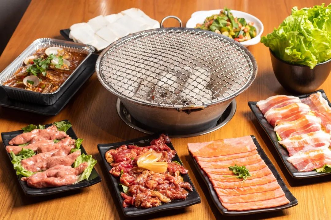 五折吃烤肉，9.9元抢燚东北泥炉烤肉100元代金券，最后一天抢~