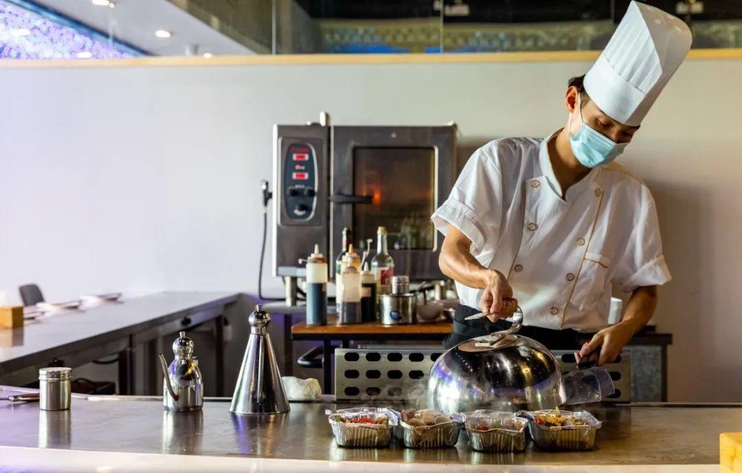 海鲜白菜价，生蚝鲍鱼1.7元/只，一次性吃过瘾！