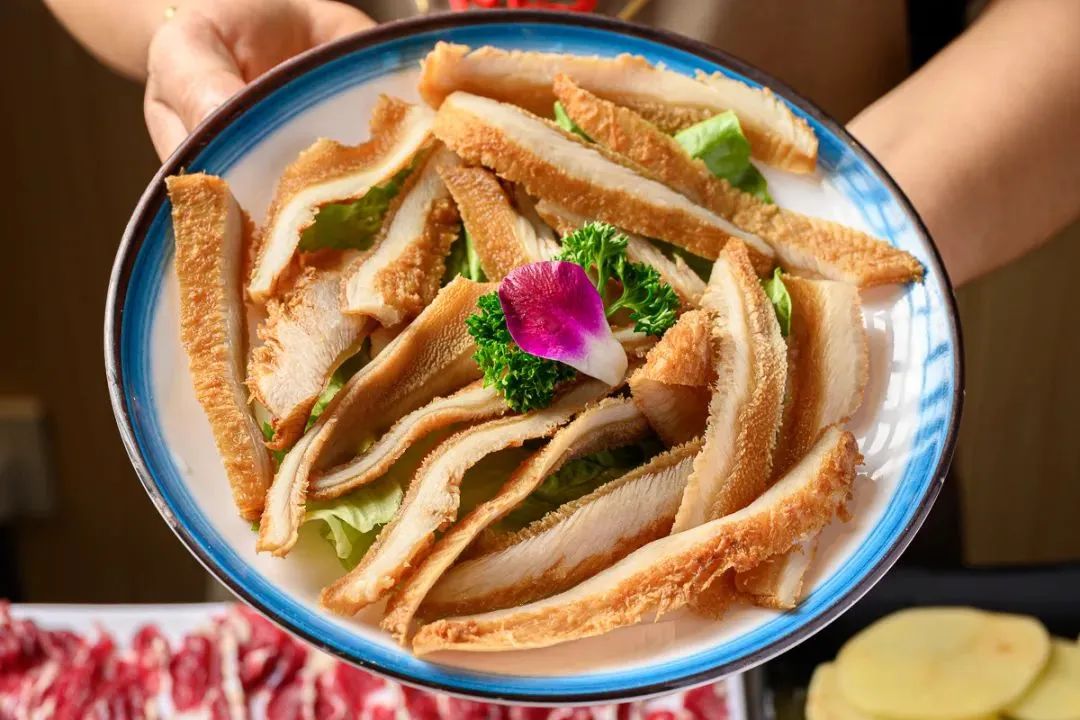今日五折吃牛！3:00熬汤，6:00鲜肉到店，东莞口碑王「牛得囍」9块9抵100开吃！