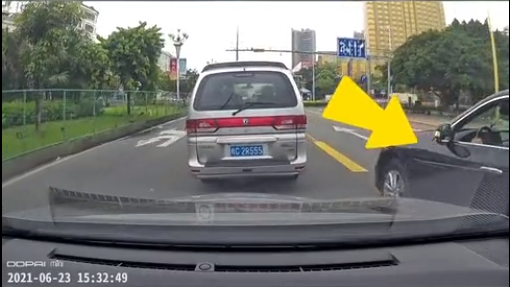 曝光！东莞谁认识开粤S573**的“人渣”？告诉他！他要火了！