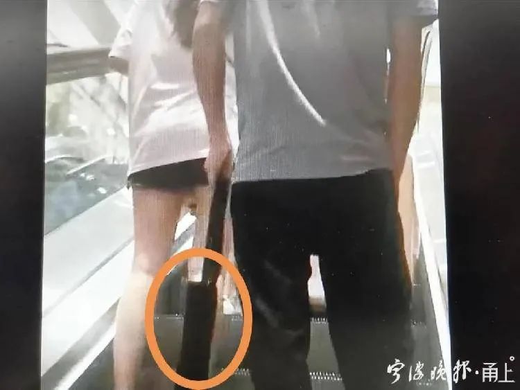 东莞人警惕！在路上看到有人穿这种鞋子，马上报警！尤其是女生！