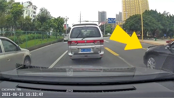 曝光！东莞谁认识开粤S573**的“人渣”？告诉他！他要火了！