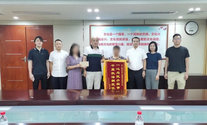 太黑了！不消费差点回不来！东莞十几位广场舞大妈上当了！