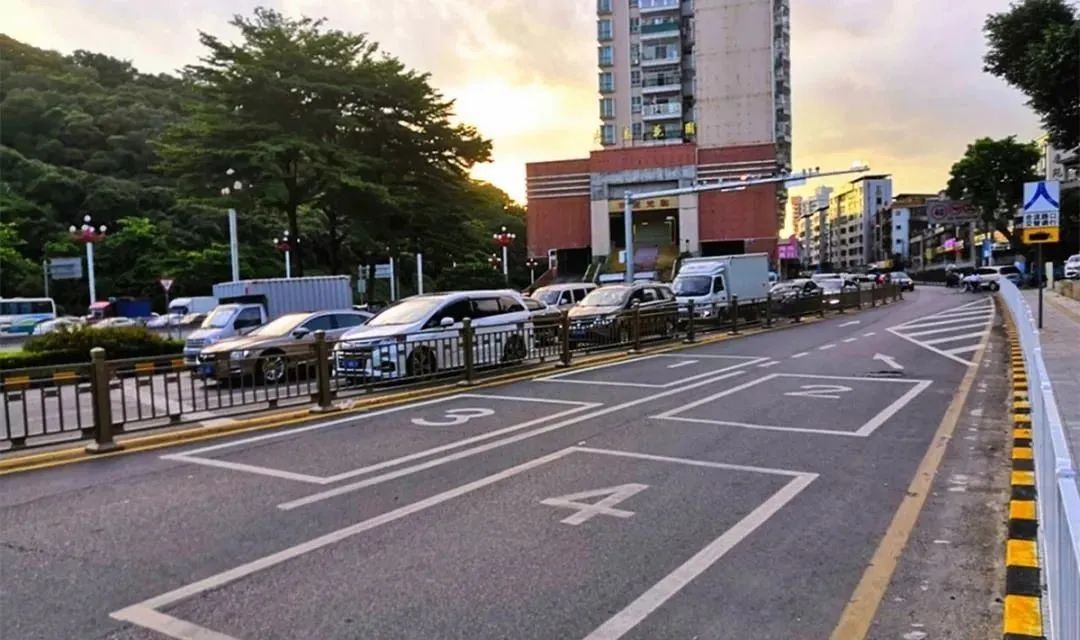 粤S注意!东莞这里试点“拉链式”交替通行,小心被罚!