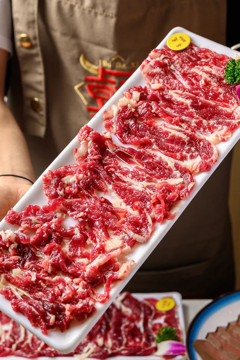 今日五折吃牛！3:00熬汤，6:00鲜肉到店，东莞口碑王「牛得囍」9块9抵100开吃！