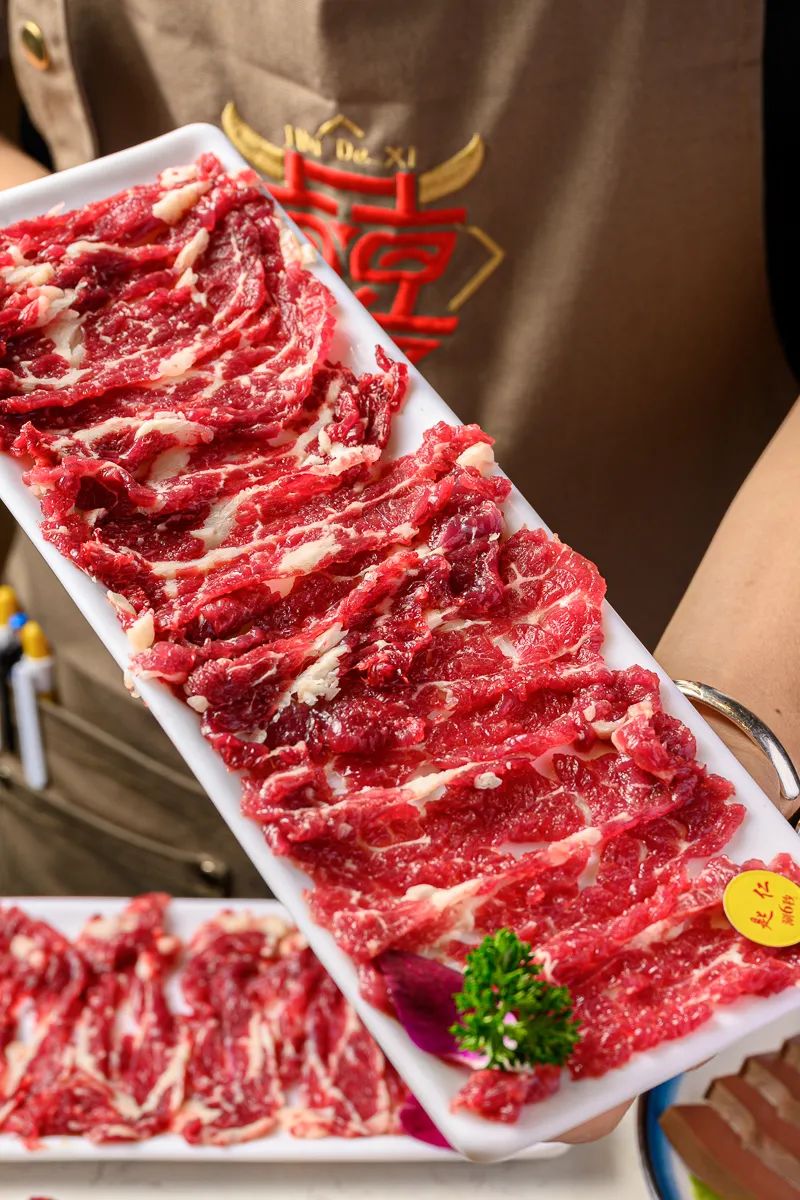 今日五折吃牛！3:00熬汤，6:00鲜肉到店，东莞口碑王「牛得囍」9块9抵100开吃！