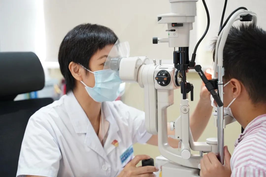 太可怕啦！东莞10岁男孩被蜜蜂毒针插入眼球！