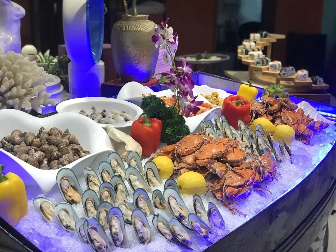 五星级酒店 | 西式自助64蚊/位！20万㎡莲湖畅玩，2000m²环绕泳池....