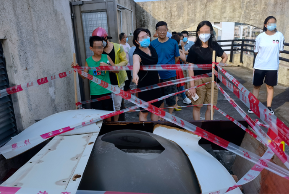 ​痛心！东莞6岁男童不慎从楼顶采光板坠落，还在ICU…