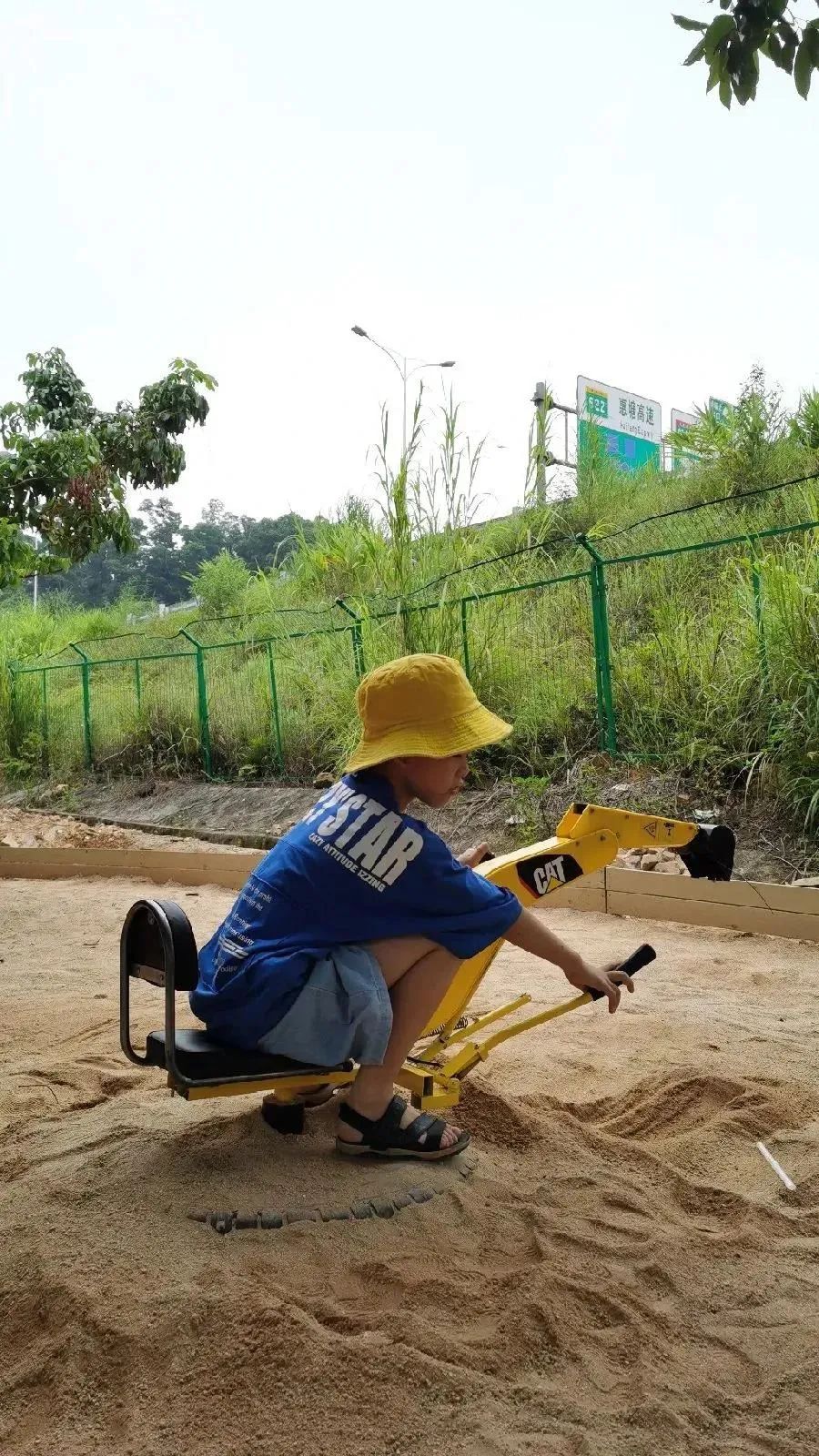 东莞耕山小寨！9.9/人秒杀！龙眼现摘免费吃，20+项特色游乐，350+亩户外农场撒欢，全家开启阳光之行！