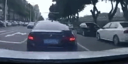 这位粤S宝马车主！你出名了！