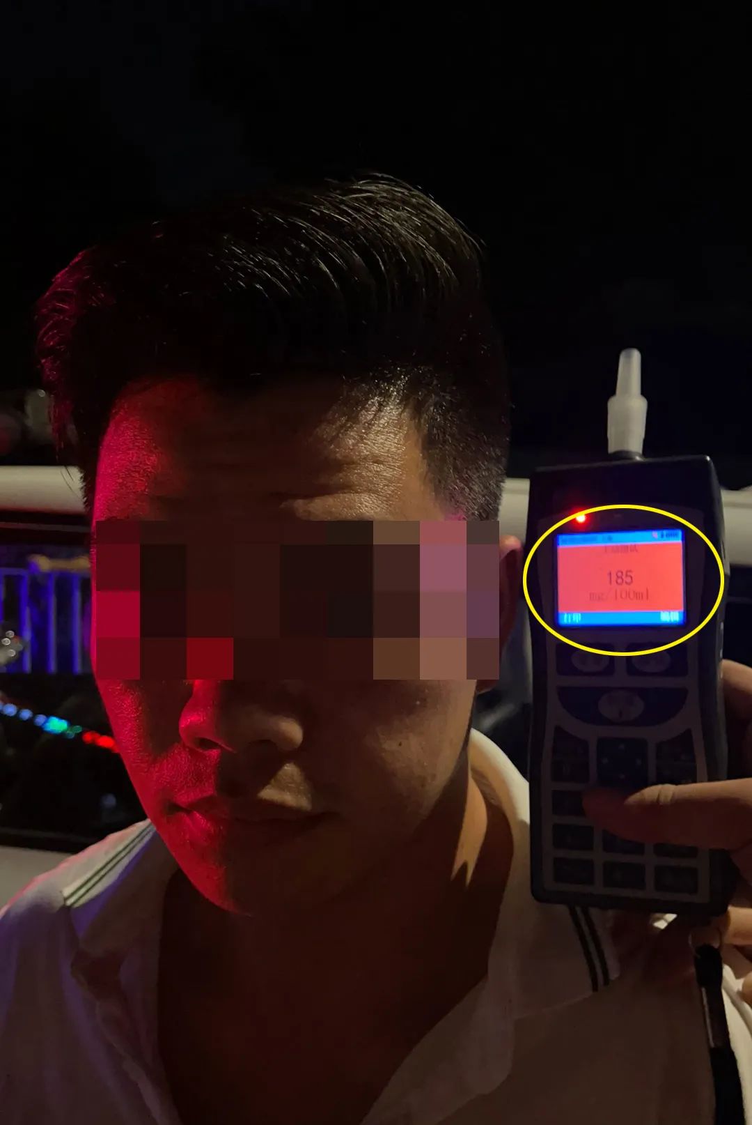 东莞一男子驾驶时，“油门当刹车”，已被采取刑事措施...