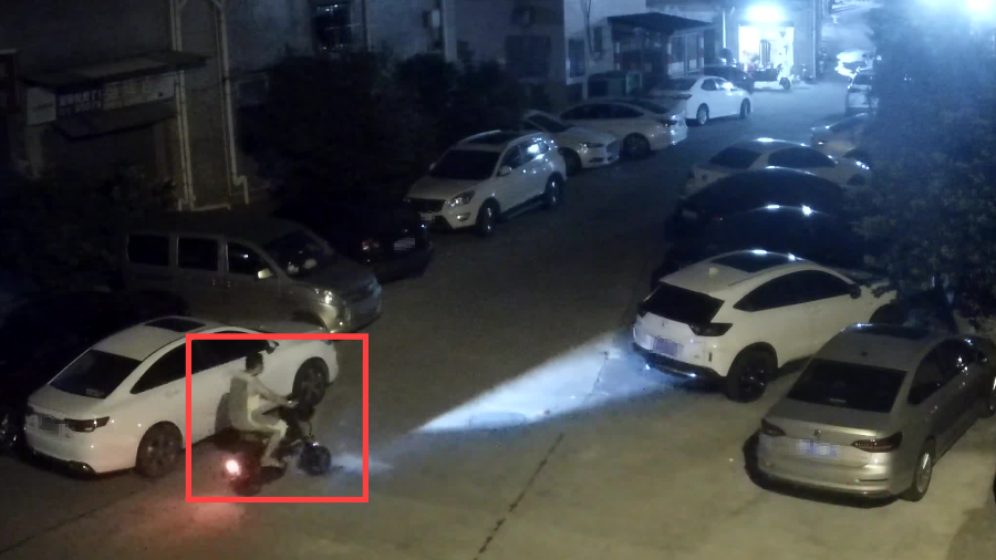 东莞一“土豪”的电动车竟摆满楼道？原来…