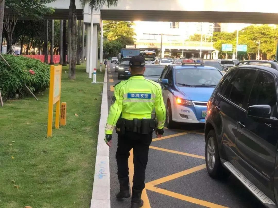 @粤S注意啦!这里全天禁止！违规一次罚300！交警严查！