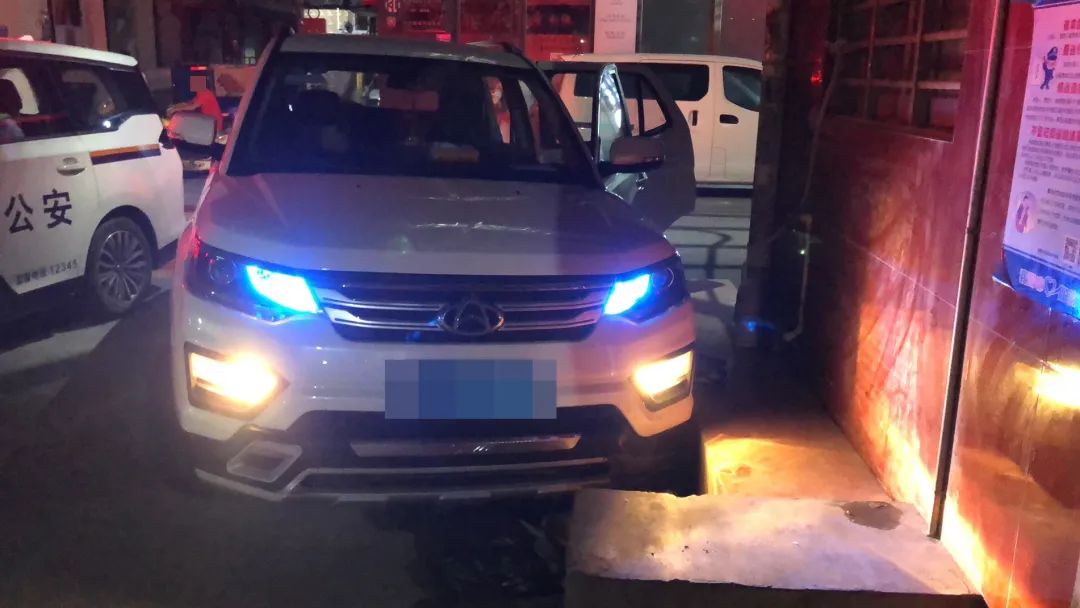 东莞一男子驾驶时，“油门当刹车”，已被采取刑事措施...