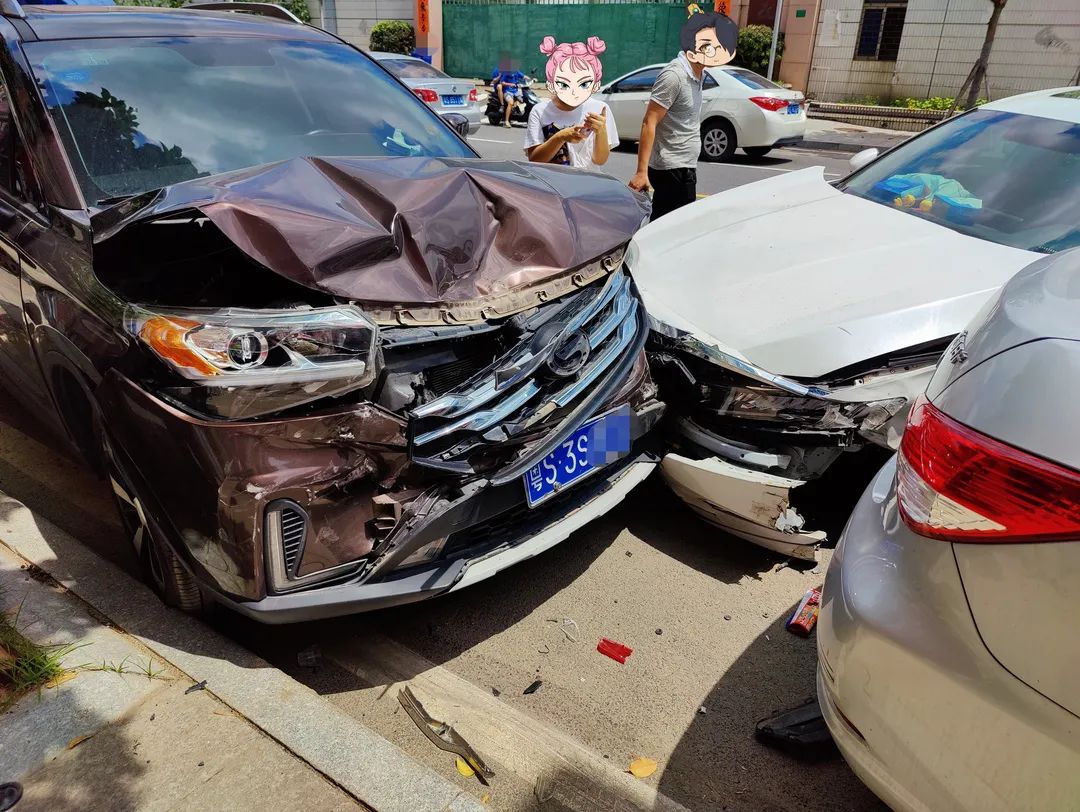 闯红灯+逆行+逃逸+撞5车！东莞这位司机火了！