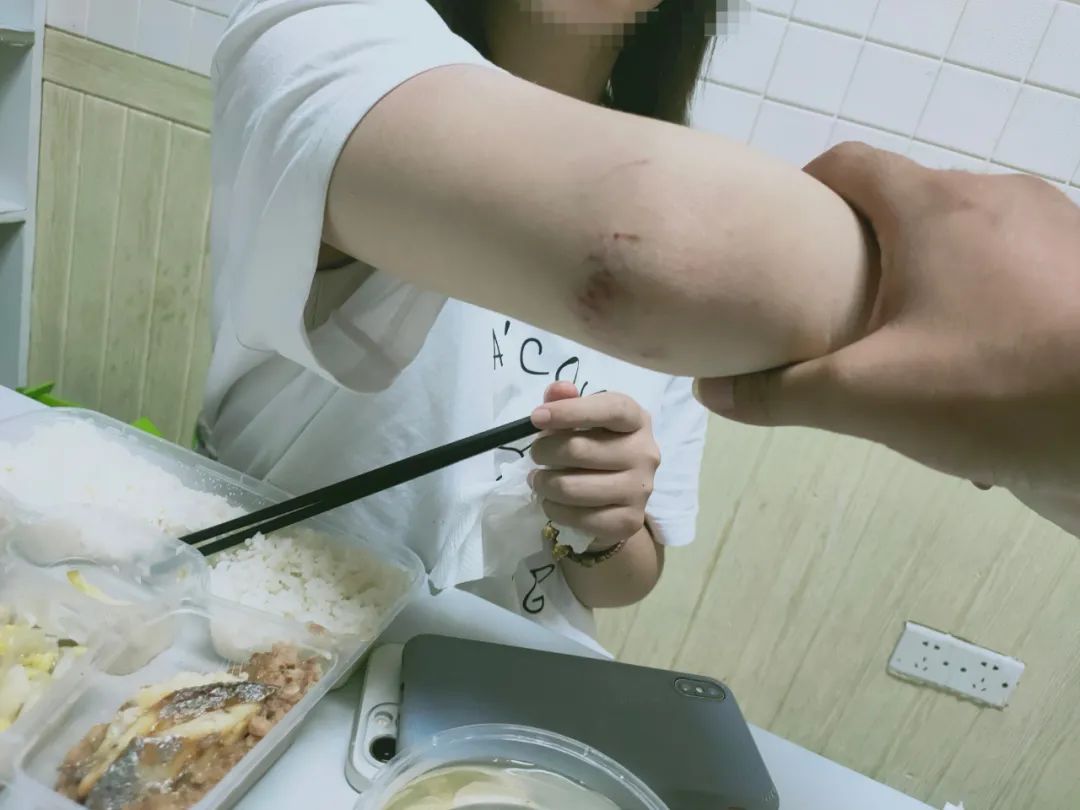 痛心! 12岁女儿目睹妈妈被撞身亡! 东莞街坊注意, 这9个字务必牢记!