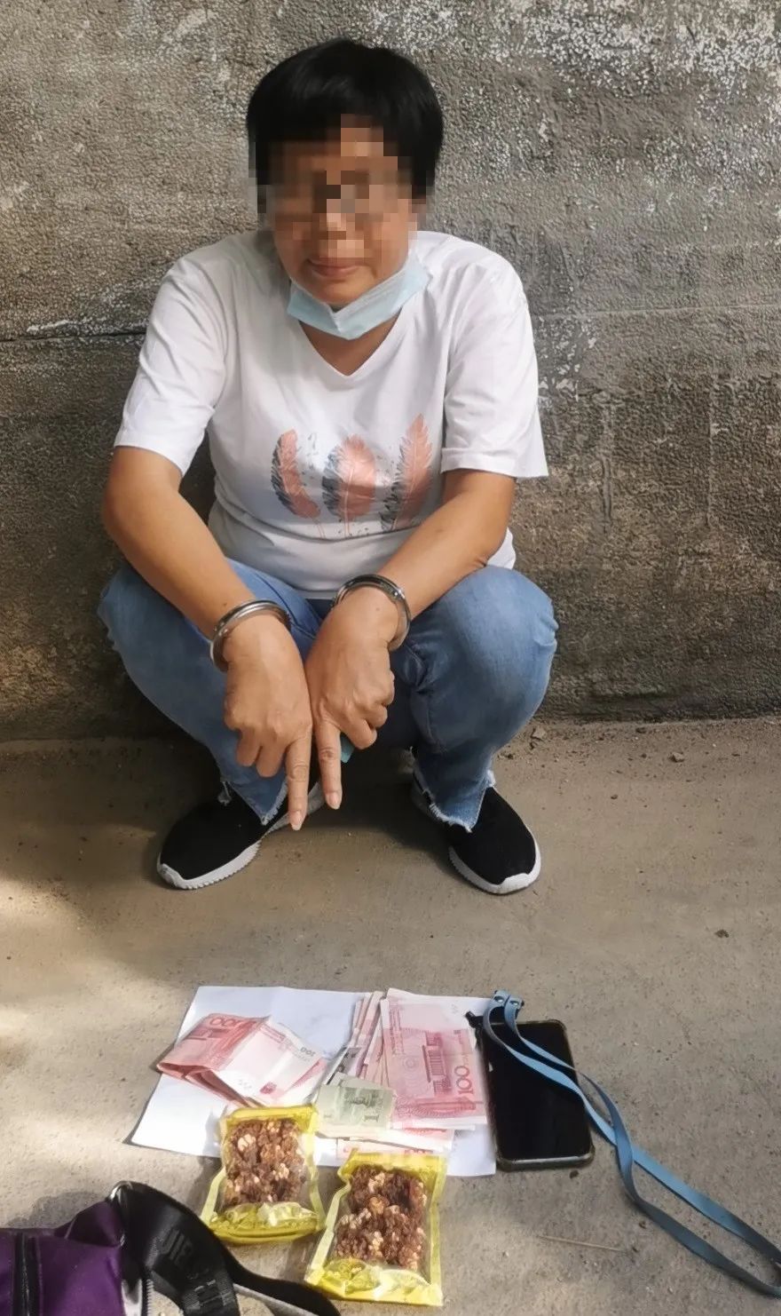 不止一次在东莞作案！“小学老师”街头演戏，几分钟后被端了…