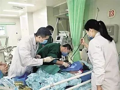 痛心！广东一3岁男童突然坠亡，事发时家里无人看管……