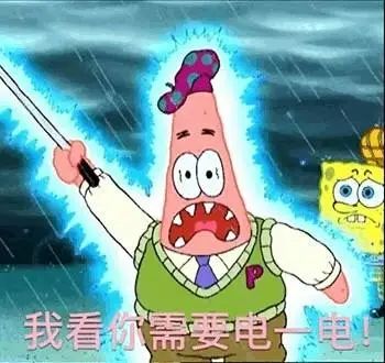 危险！东莞一女子爬上高压电杆！