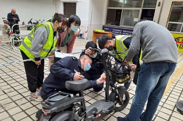 现场直击！东莞首辆电动自行车登记上牌！一定要注意这个...