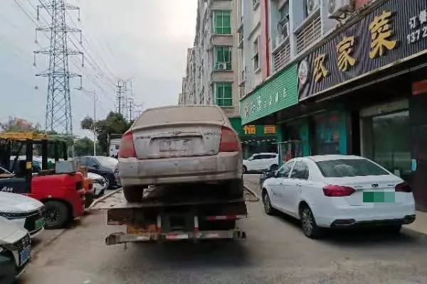 大快人心！东莞这些废弃“僵尸车”，被整治了！