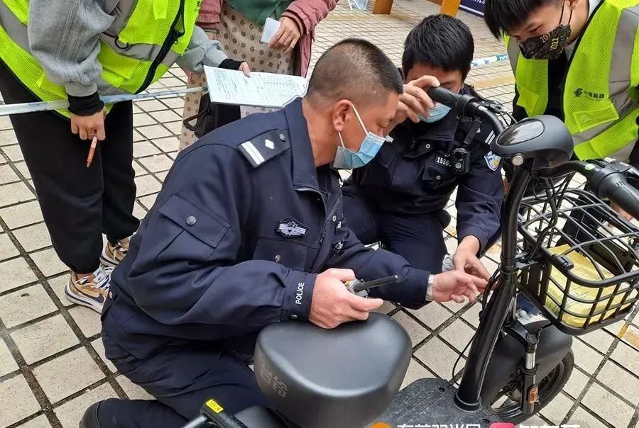 现场直击！东莞首辆电动自行车登记上牌！一定要注意这个...