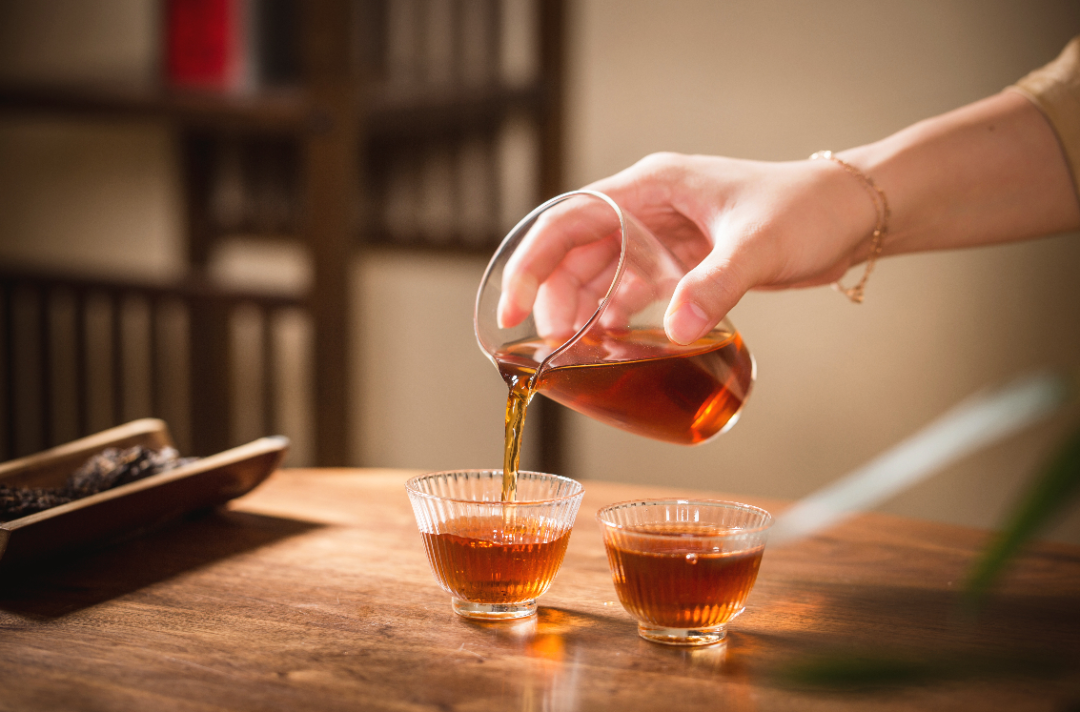 “广东人到底有多爱喝茶？？” 哈哈哈哈哈真的太致命了！