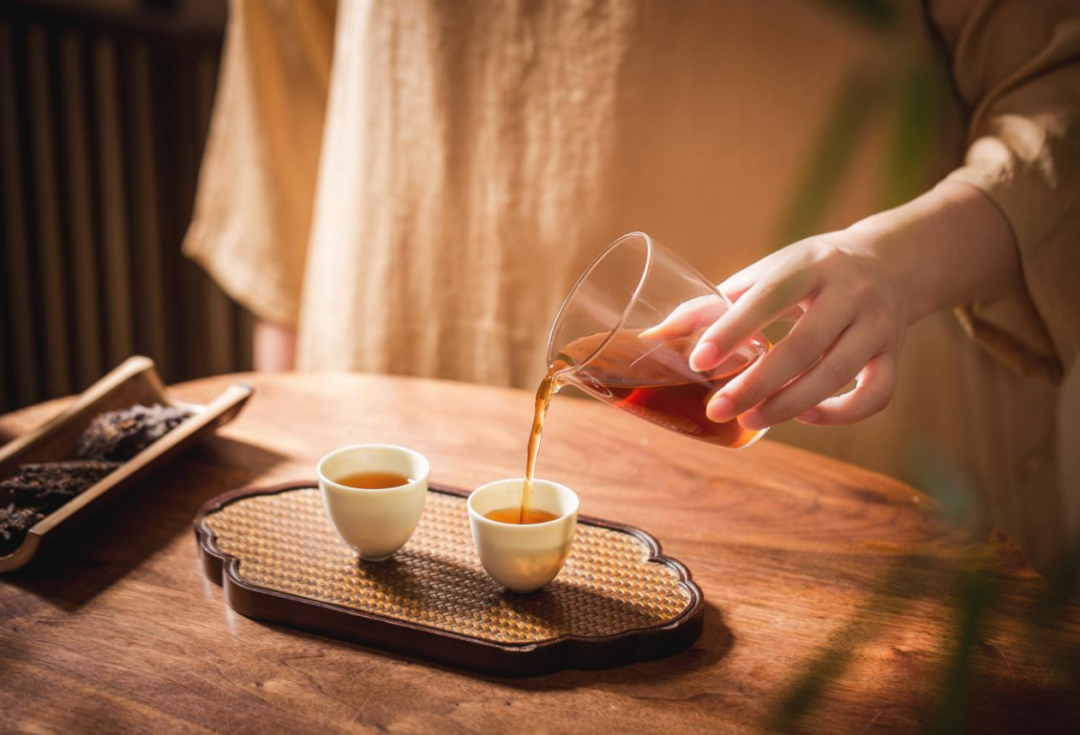 “广东人到底有多爱喝茶？？” 哈哈哈哈哈真的太致命了！