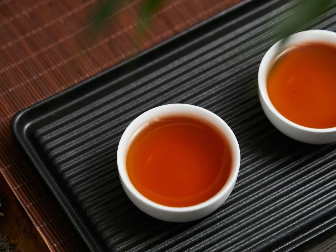 “广东人到底有多爱喝茶？？” 哈哈哈哈哈真的太致命了！