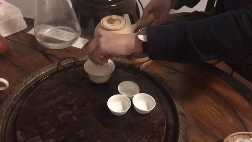 “广东人到底有多爱喝茶？？” 哈哈哈哈哈真的太致命了！