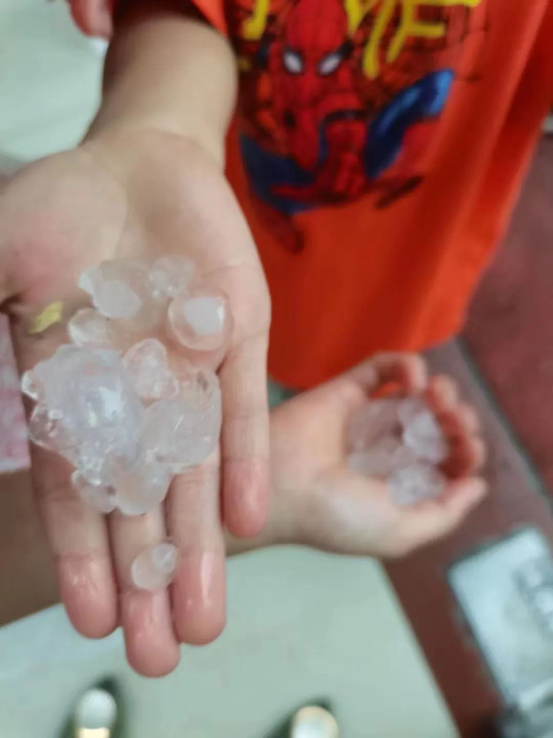 突发！东莞冰雹橙色预警已生效！回南天+雨雨雨，东莞人：太南了……