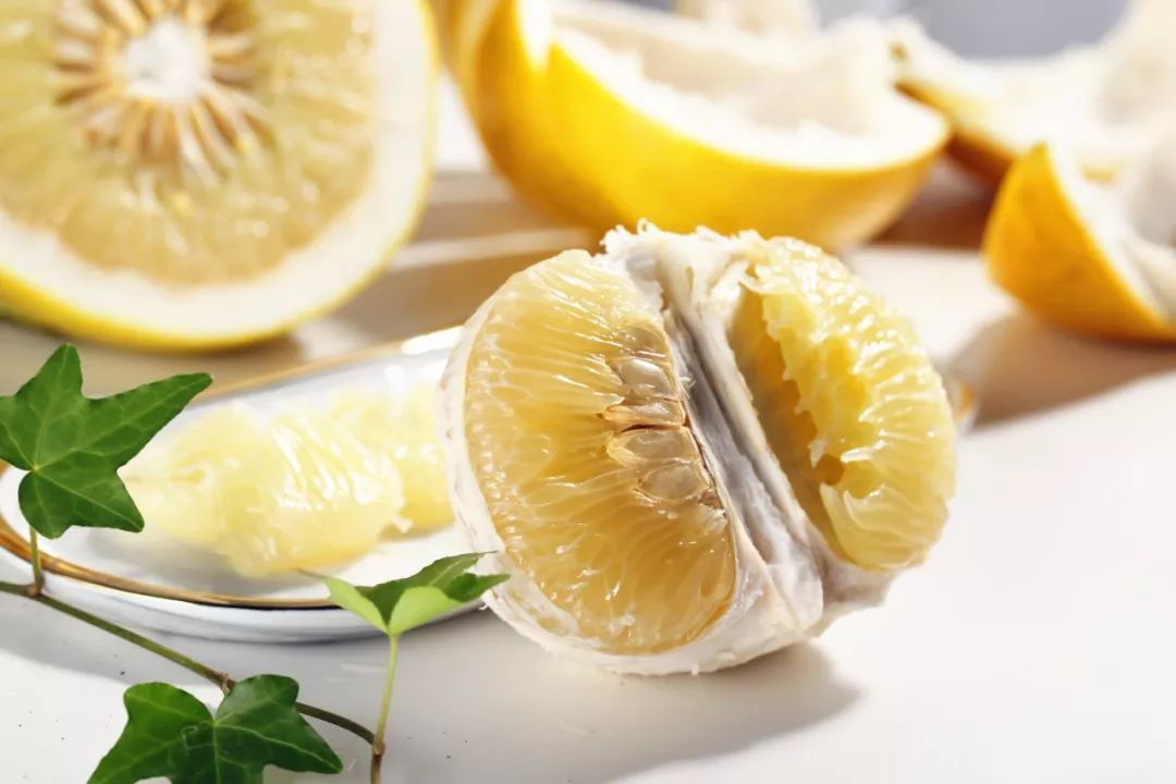 9%的人没吃过，应季鲜苹果柚！9.9/箱包邮柚香味浓，清热去火，尝鲜30天~"