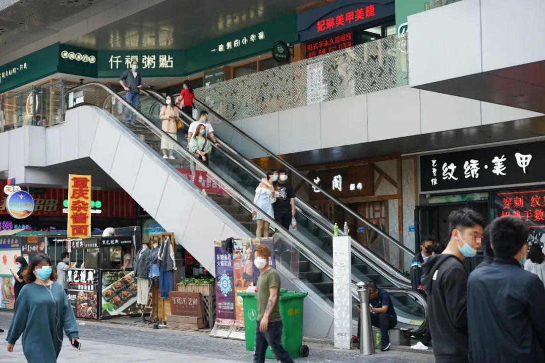 昨天，东莞某商圈出现的一幕，所有人都怒了……