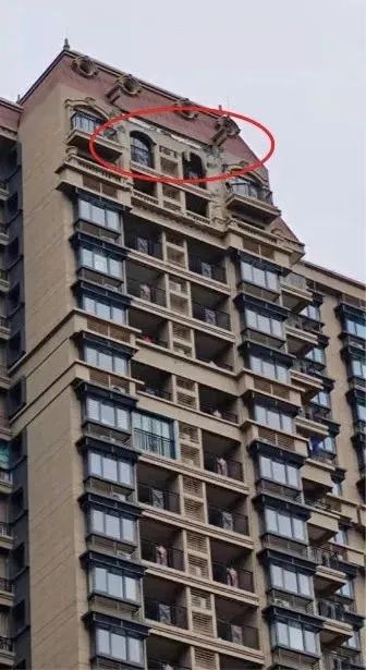 东莞这小区太过分了！瓷砖脱落、小区没有大门.....！逼的小区业主有家不敢回！