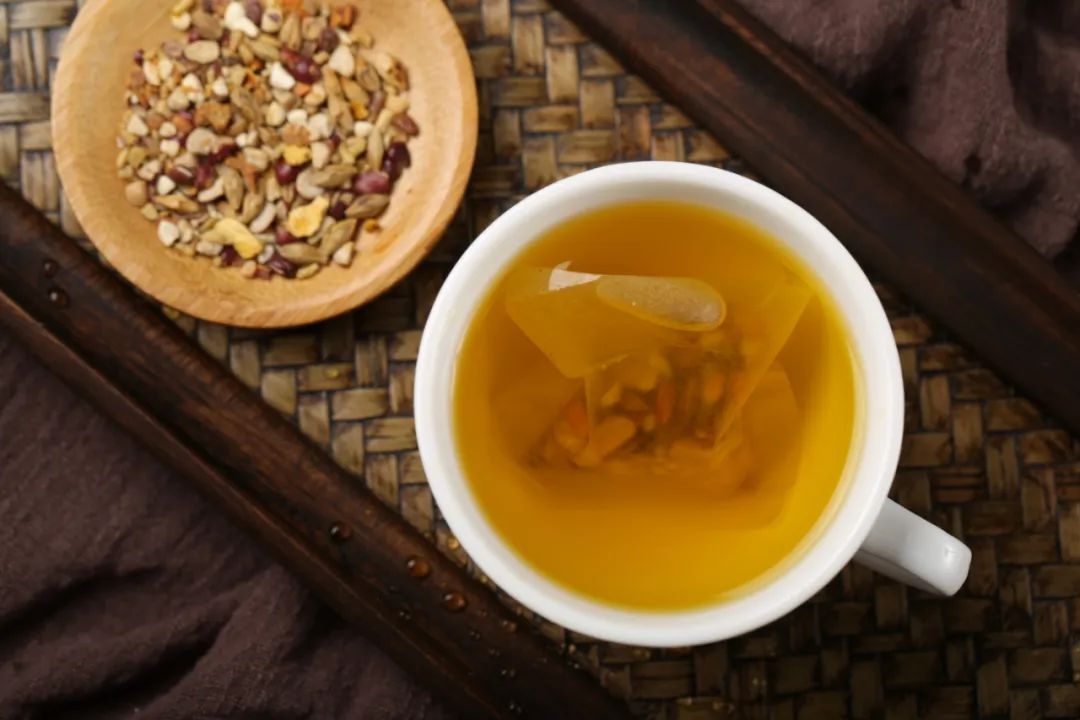 远离湿气，消水肿！春日来一杯红豆薏仁茶祛湿养生，带“薪”养生！