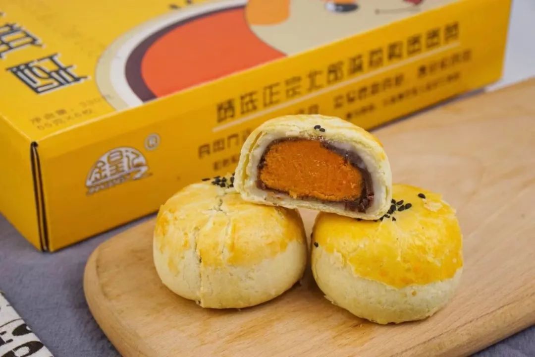 .9元抢1盒！尝遍了几十种蛋黄酥，只有这枚好吃到掉渣，一口气能吃3个！"