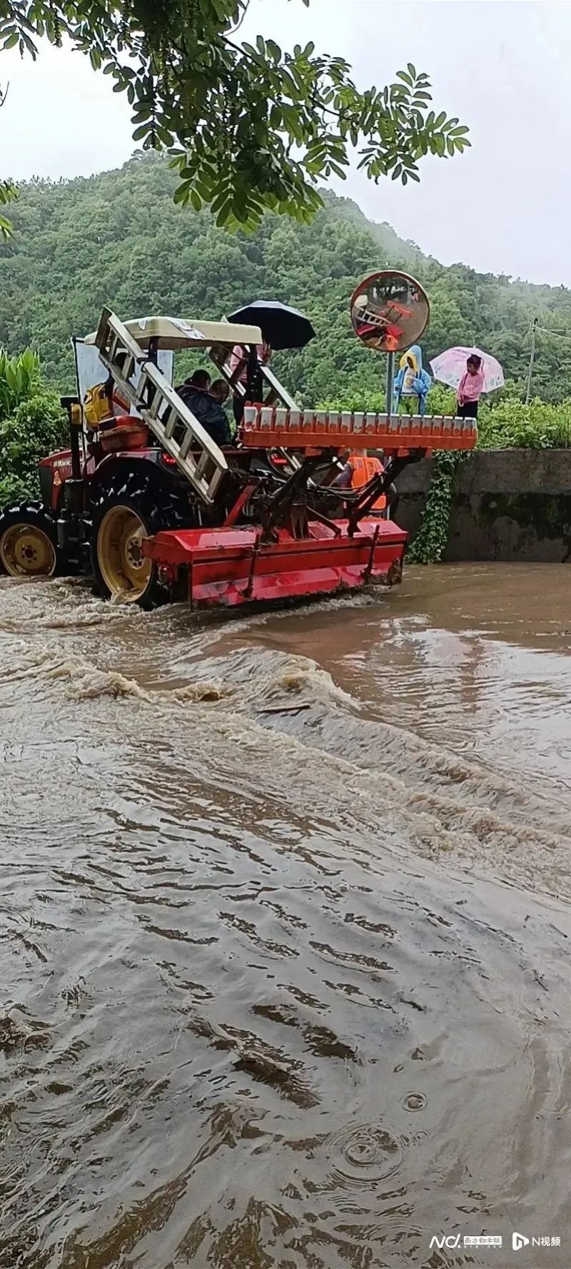 水漫家中…广东多地暴雨红色预警生效！东莞什么时候下？东莞气象局回应...
