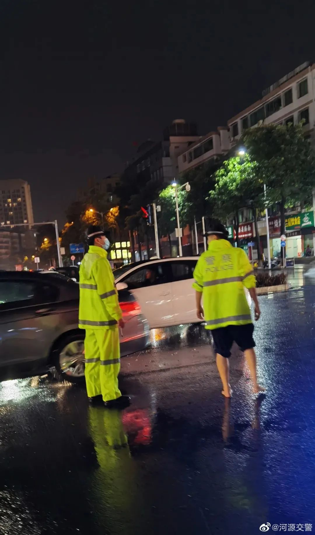 水漫家中…广东多地暴雨红色预警生效！东莞什么时候下？东莞气象局回应...