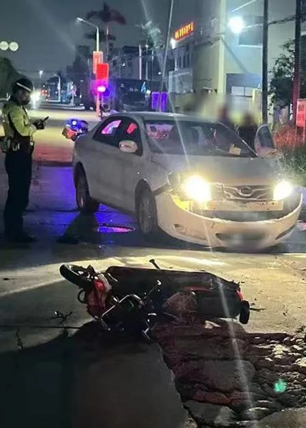 飞栏杆、越草丛...东莞这些司机摊上事了！