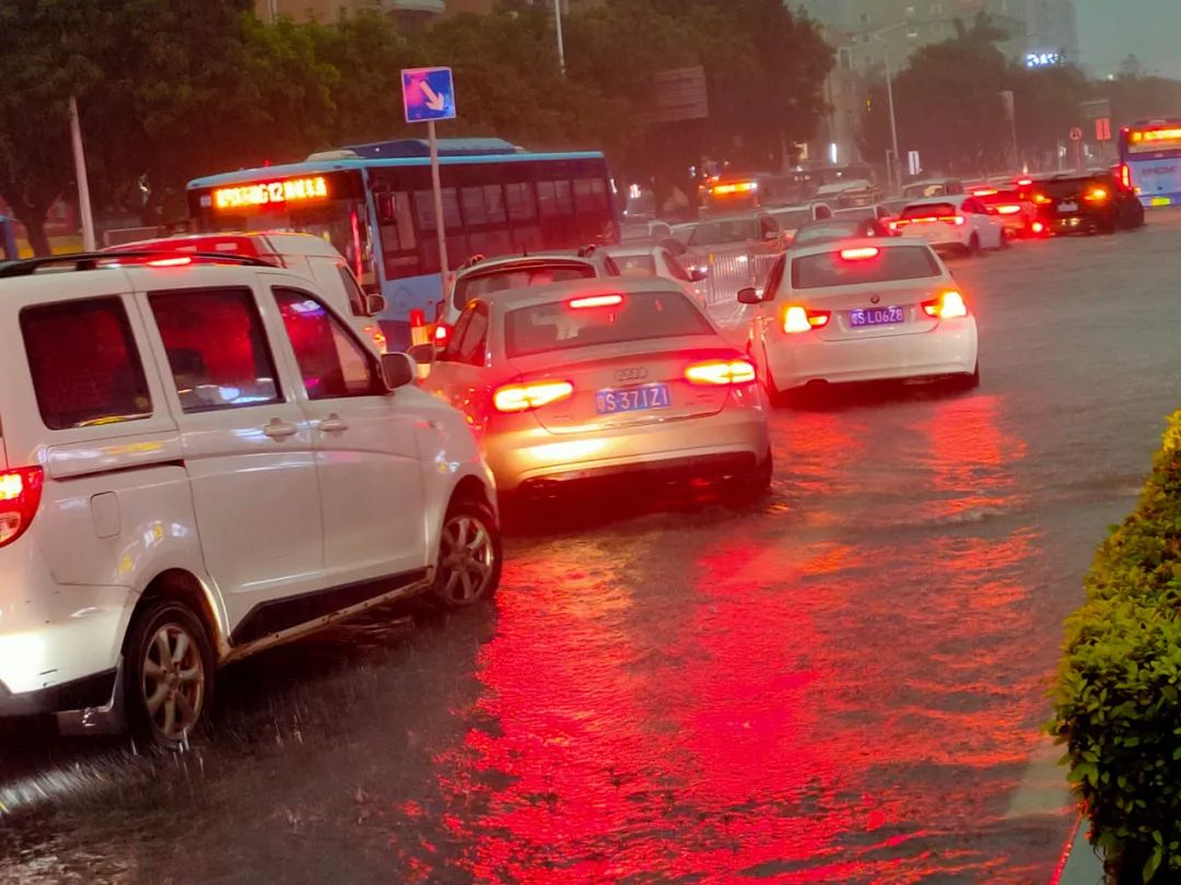 紧急扩散！特大暴雨今晚杀到！东莞启动防汛IV级应急响应！或发红色预警