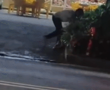 丧心病狂！东莞谁认识这个男的？曝光他！