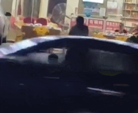 丧心病狂！东莞谁认识这个男的？曝光他！