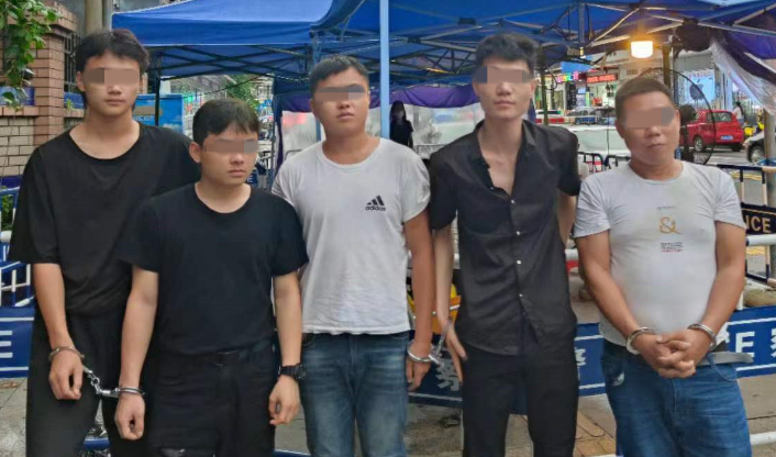 东莞警方抓获5男1女!
