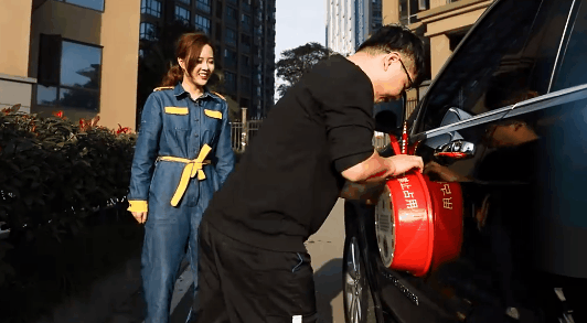 @东莞人，以后谁还敢这样停车！罚款500元！